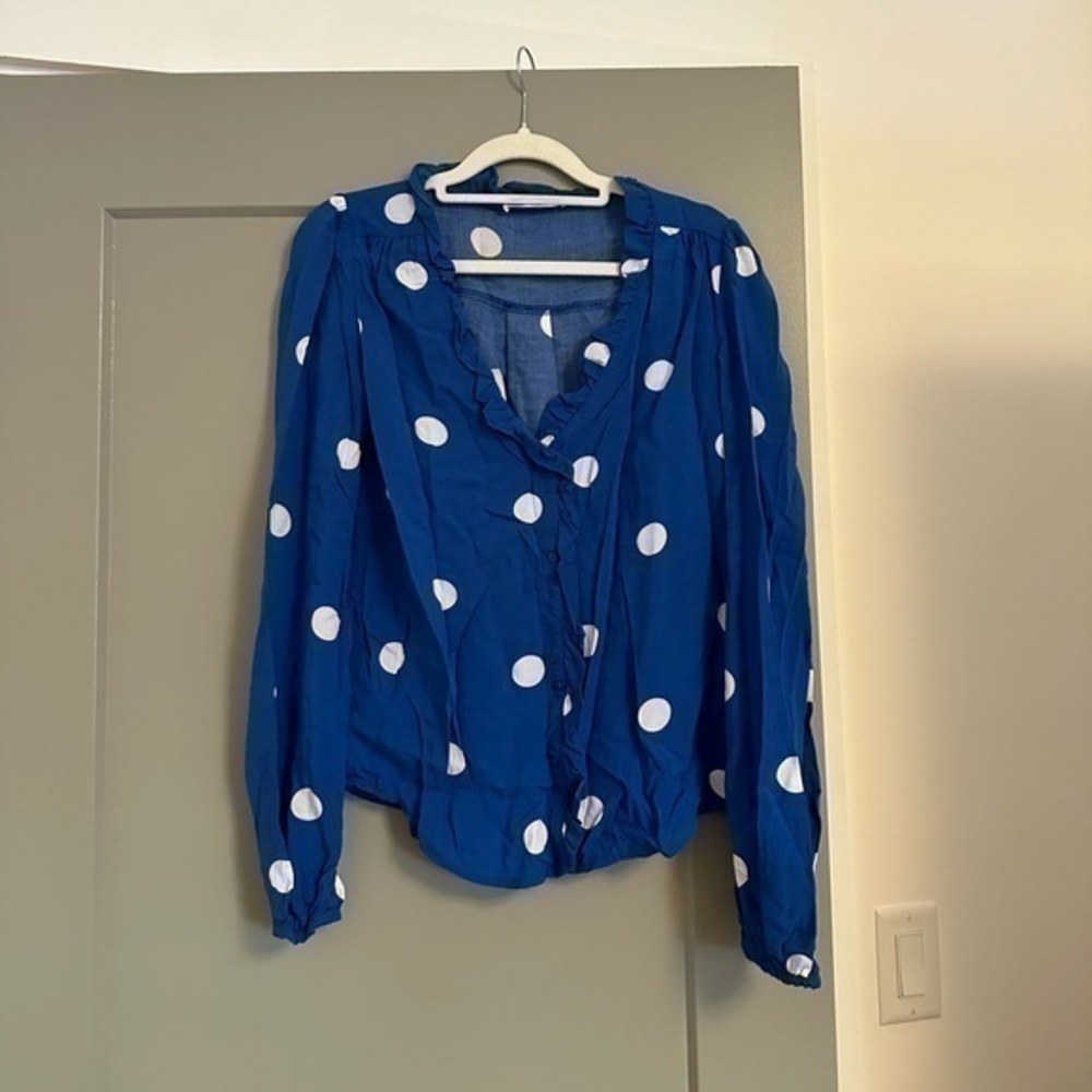 Mango Blue Polka Dot Vneck Blouse XXS - XS 100% viscose
Condition 9/10 no flaws